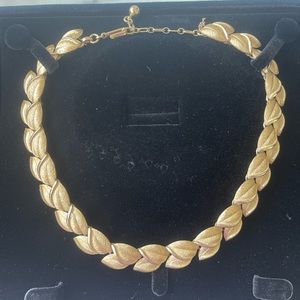 Trifari vintage leaf necklace